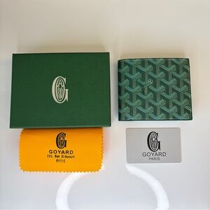 Men’s Green Wallet with Original Box Case and Cloth